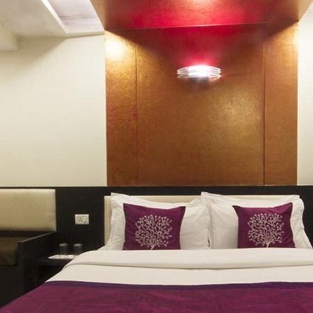 Hotel Accore Inn Мумбаи Экстерьер фото