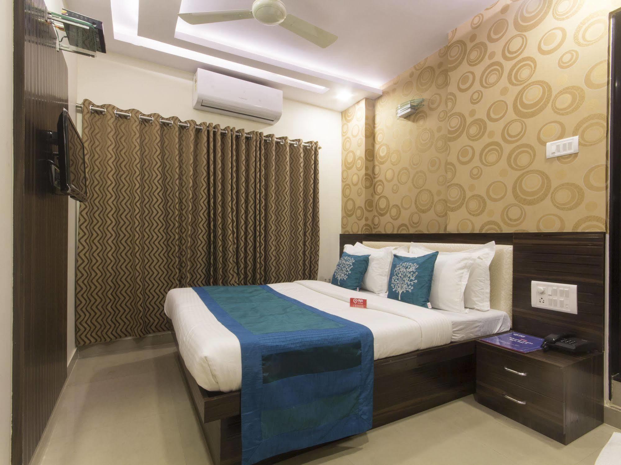 Hotel Accore Inn Мумбаи Экстерьер фото