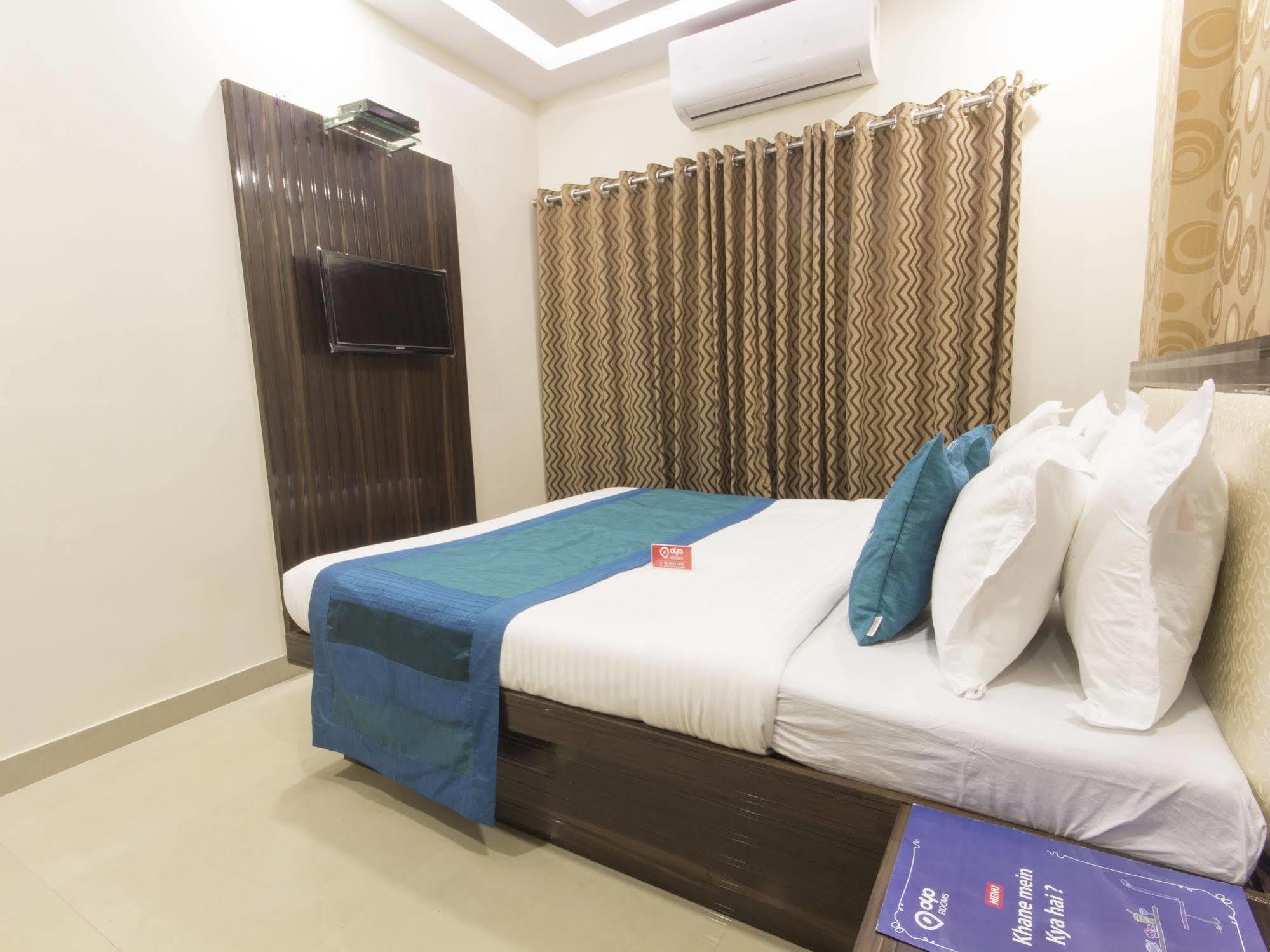 Hotel Accore Inn Мумбаи Экстерьер фото