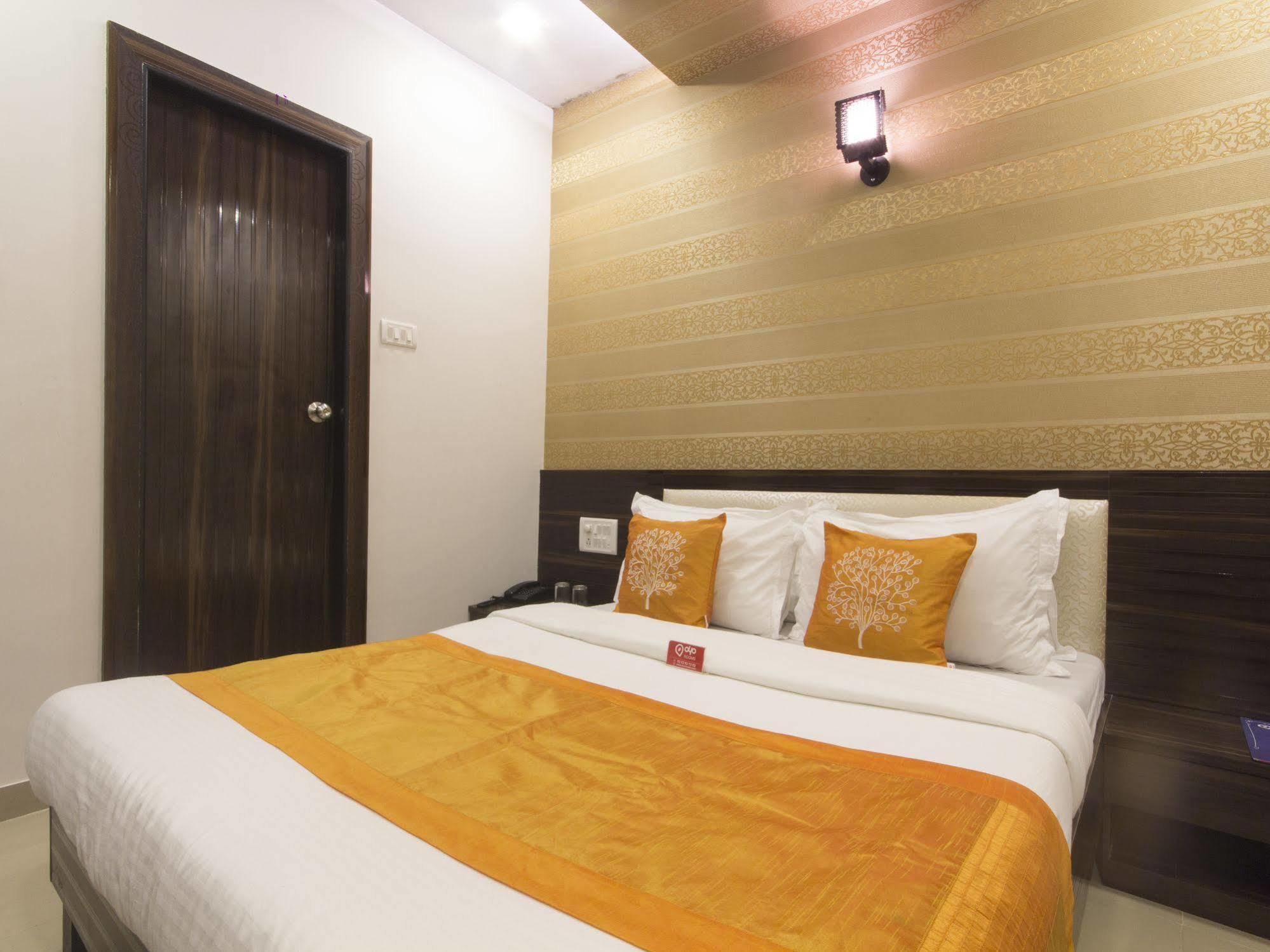 Hotel Accore Inn Мумбаи Экстерьер фото