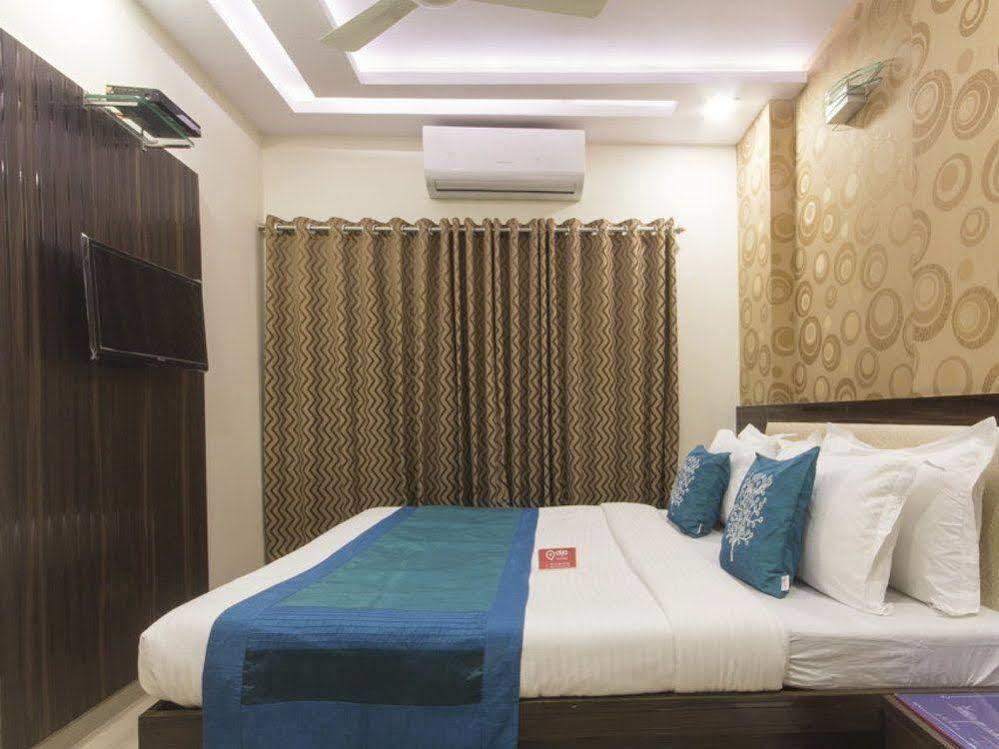 Hotel Accore Inn Мумбаи Экстерьер фото