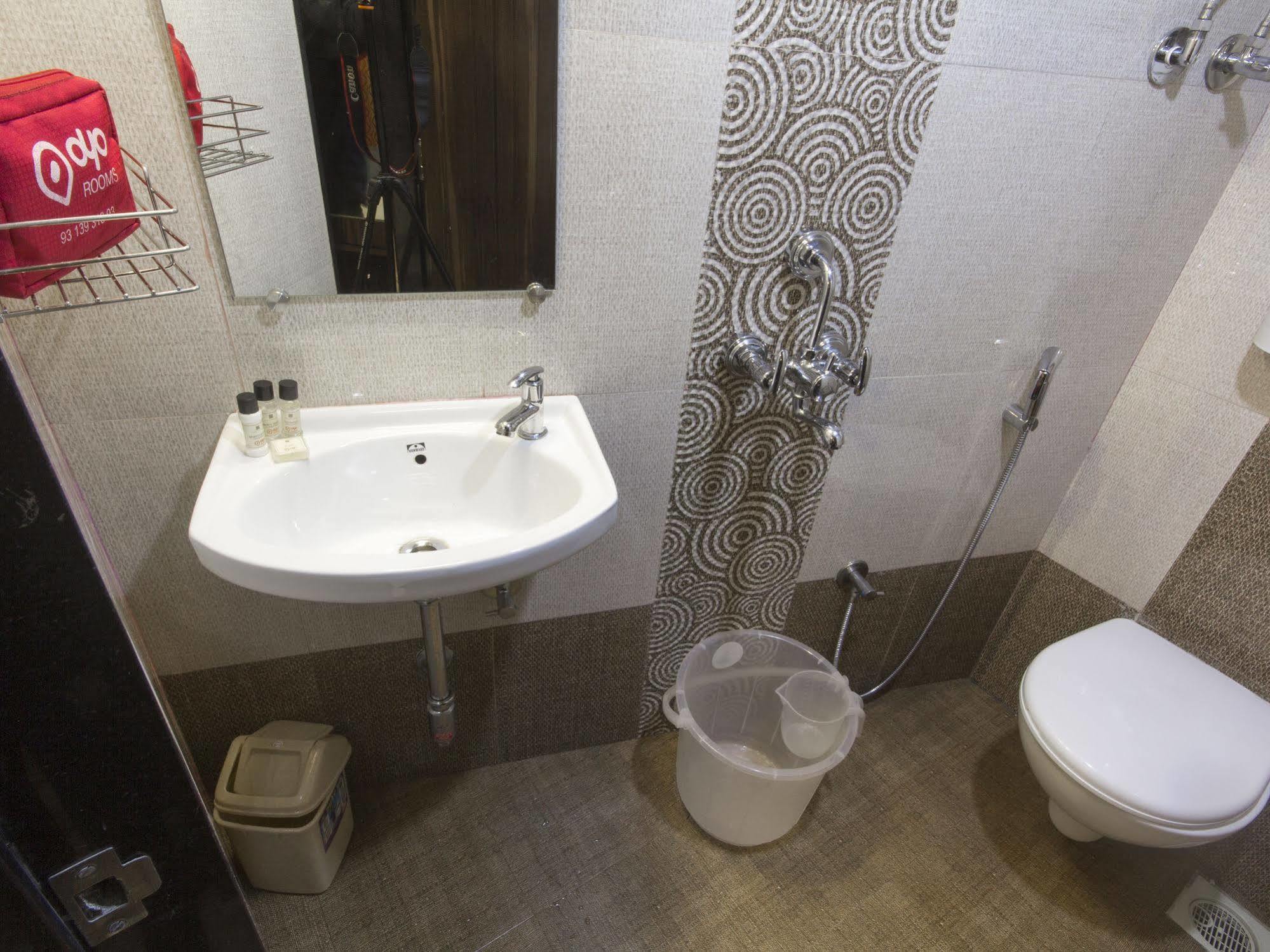 Hotel Accore Inn Мумбаи Экстерьер фото