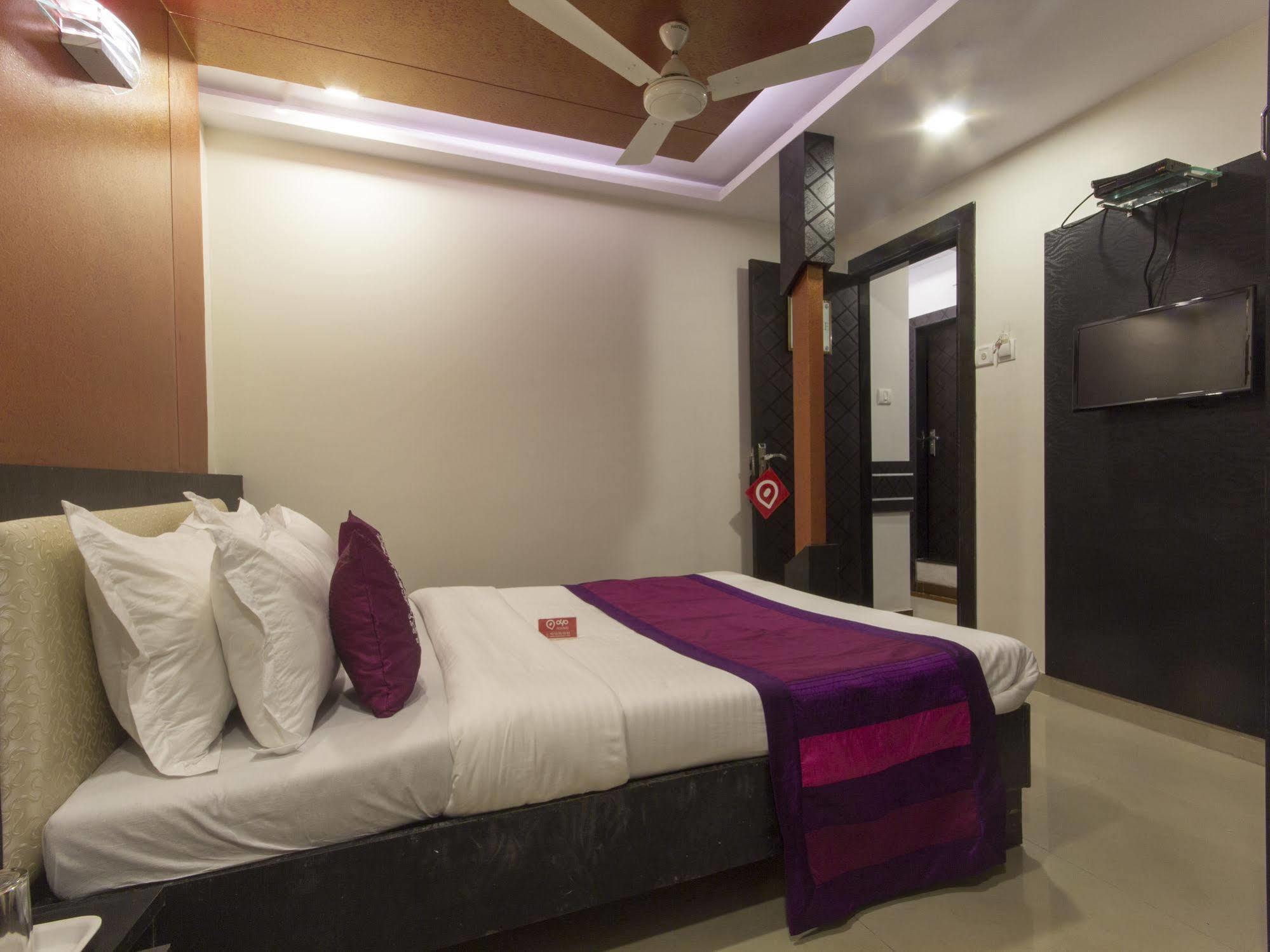 Hotel Accore Inn Мумбаи Экстерьер фото