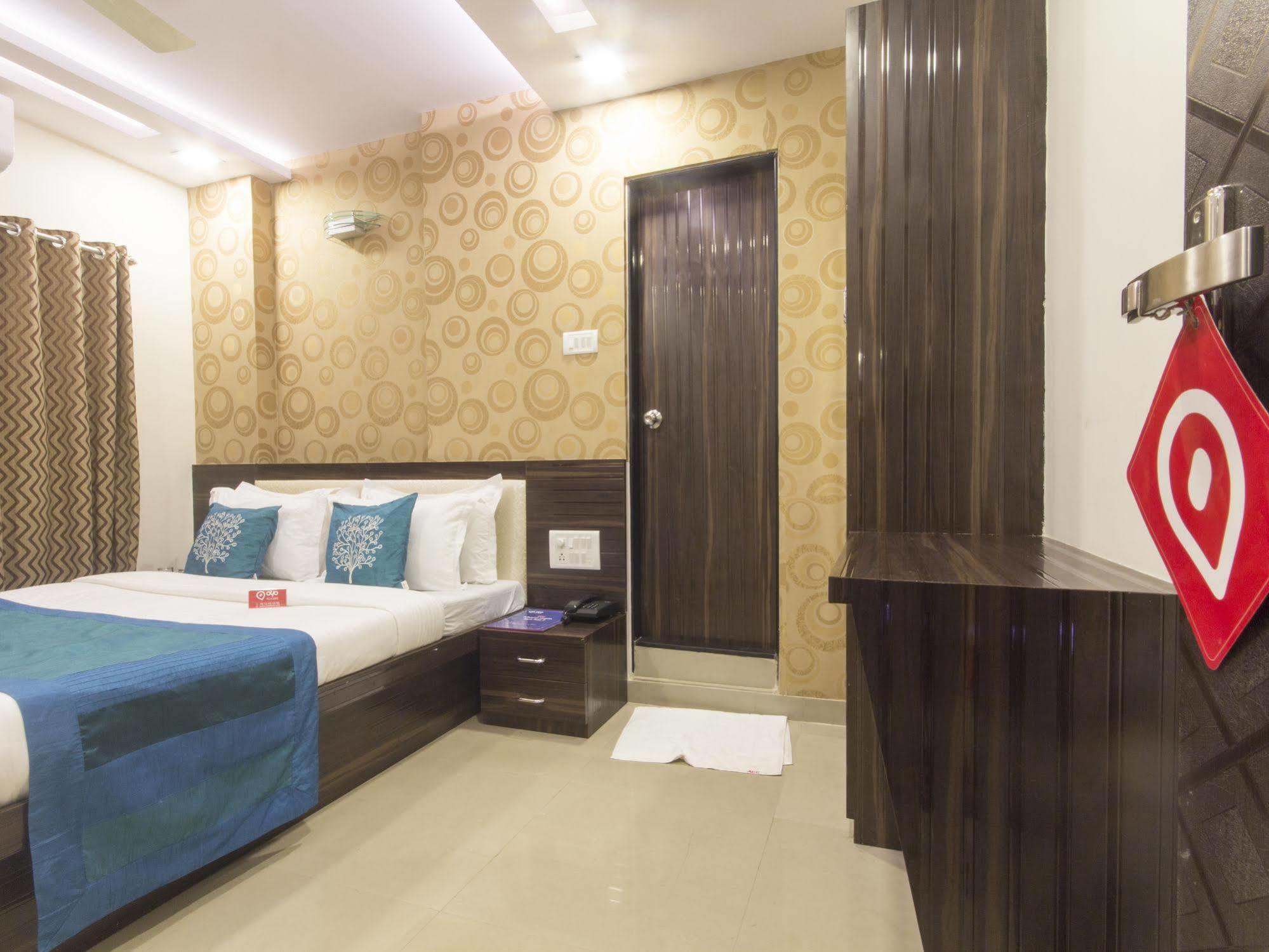Hotel Accore Inn Мумбаи Экстерьер фото