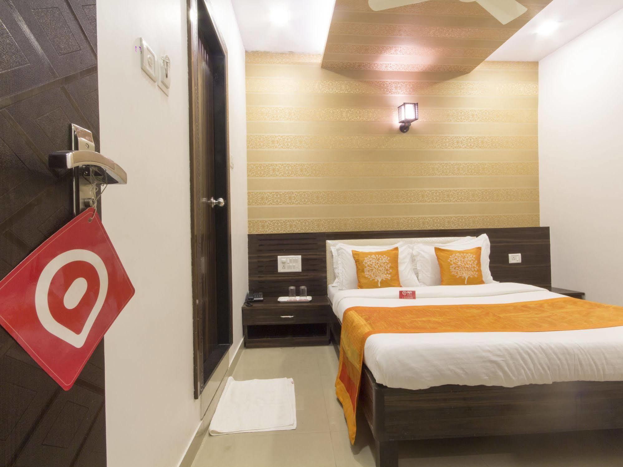 Hotel Accore Inn Мумбаи Экстерьер фото