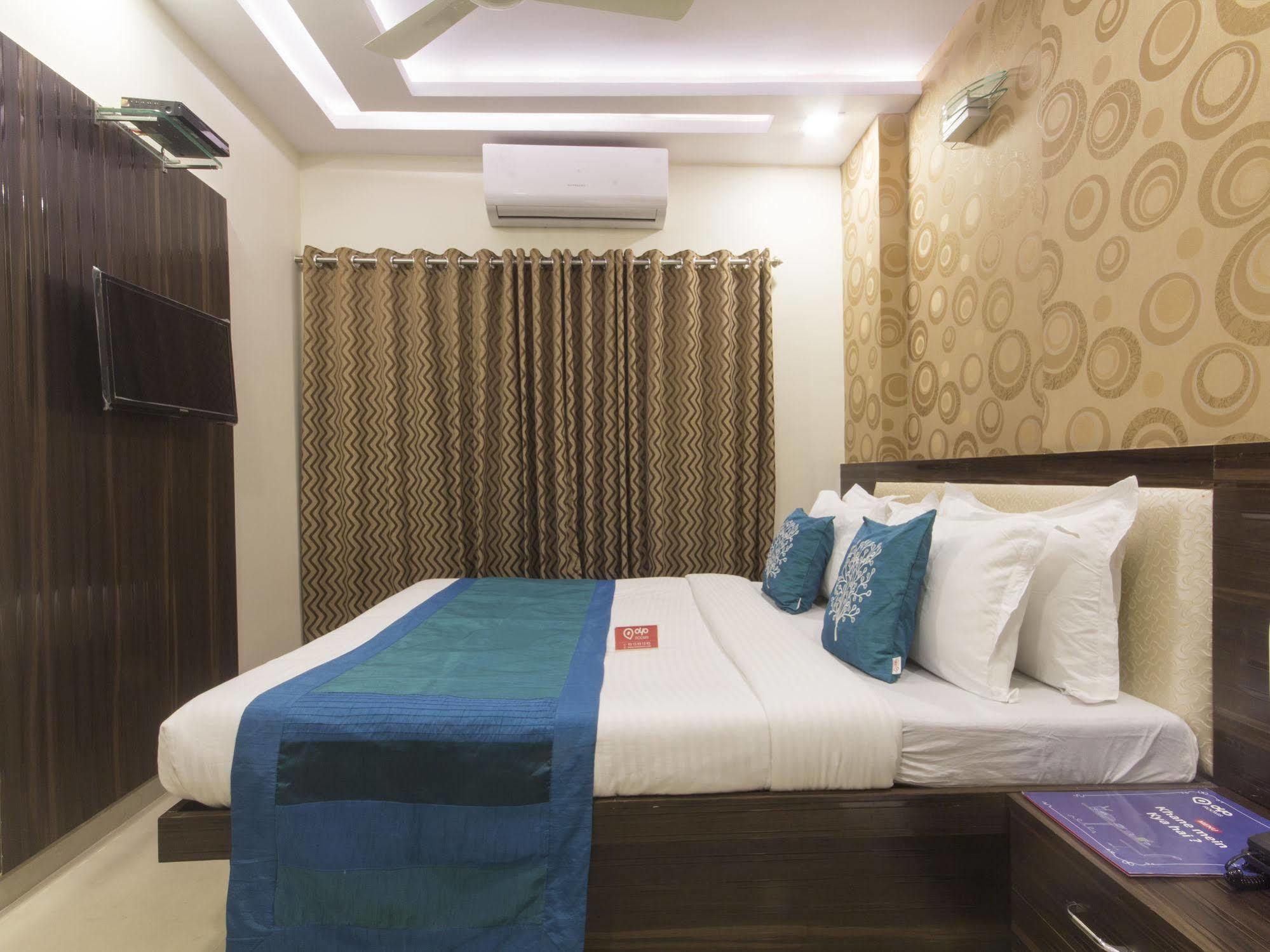 Hotel Accore Inn Мумбаи Экстерьер фото